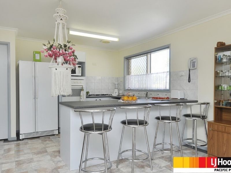 2 Clipperton Chase, Pacific Pines QLD 4211