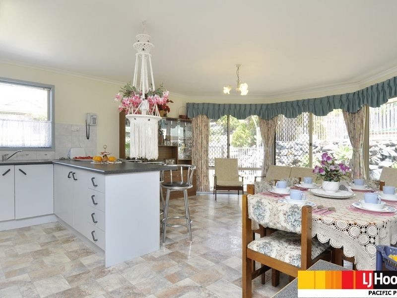 2 Clipperton Chase, Pacific Pines QLD 4211