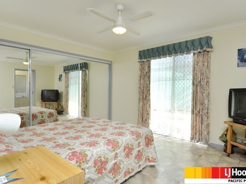 2 Clipperton Chase, Pacific Pines QLD 4211