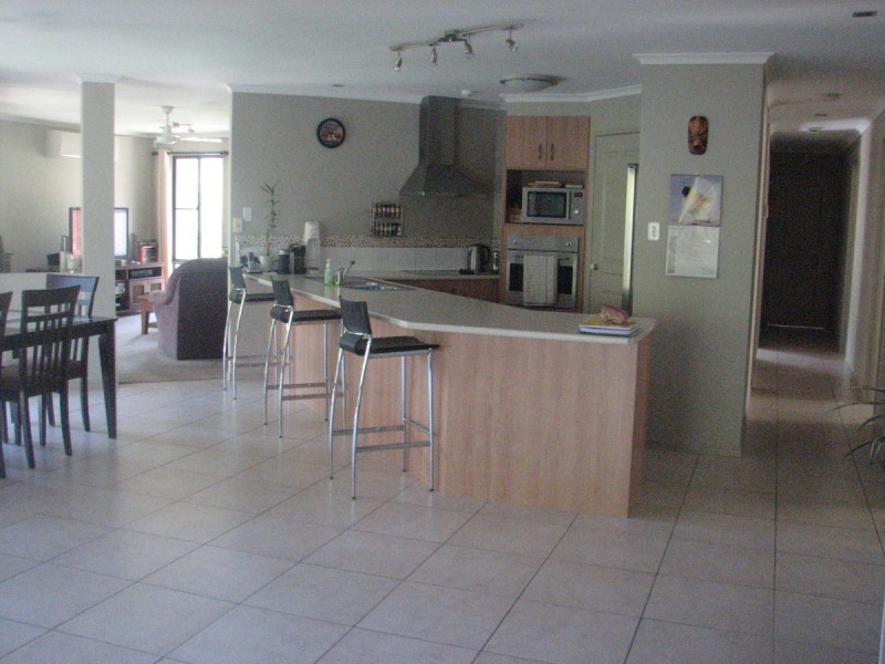 6 Lambert Drive, Maudsland QLD 4210