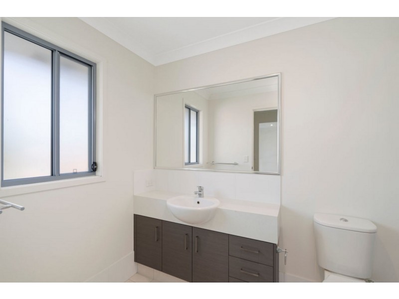 1/6 Rise Circuit, Pacific Pines QLD 4211