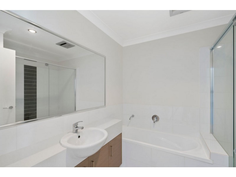 1/6 Rise Circuit, Pacific Pines QLD 4211