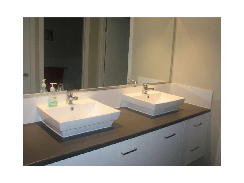 19 Bimberi Row, Pacific Pines QLD 4211