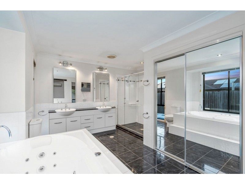 35 Oceanis Drive, Oxenford QLD 4210