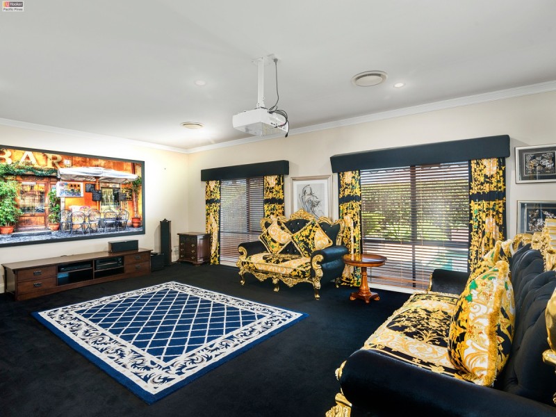 7 Zenith Crescent, Pacific Pines QLD 4211