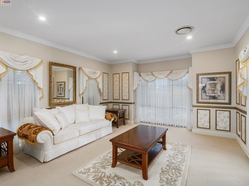 7 Zenith Crescent, Pacific Pines QLD 4211