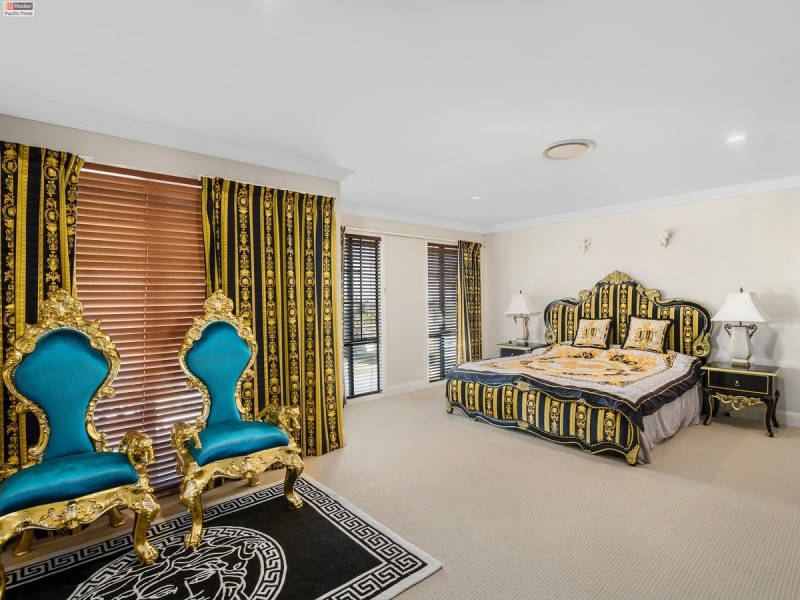 7 Zenith Crescent, Pacific Pines QLD 4211