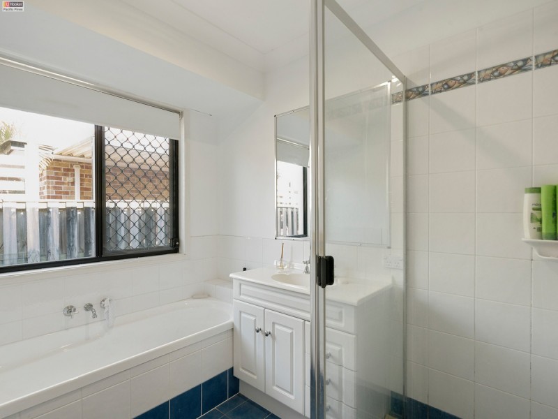 35 Penrhyn Street, Pacific Pines QLD 4211