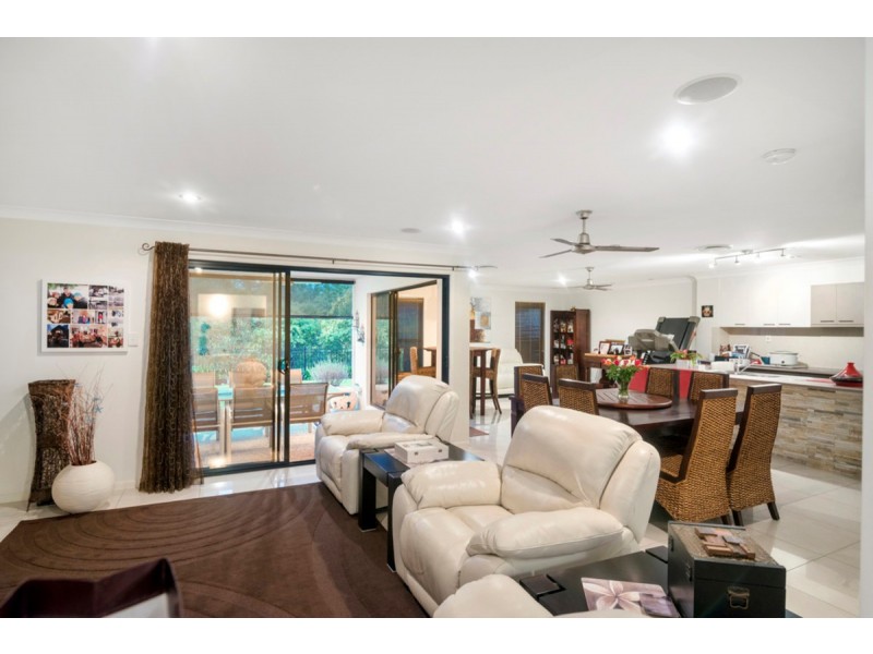 2/17 Shannonbrook Grove, Oxenford QLD 4210