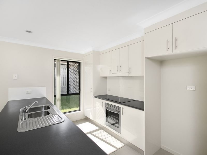 8 Manning Circuit, Pacific Pines QLD 4211