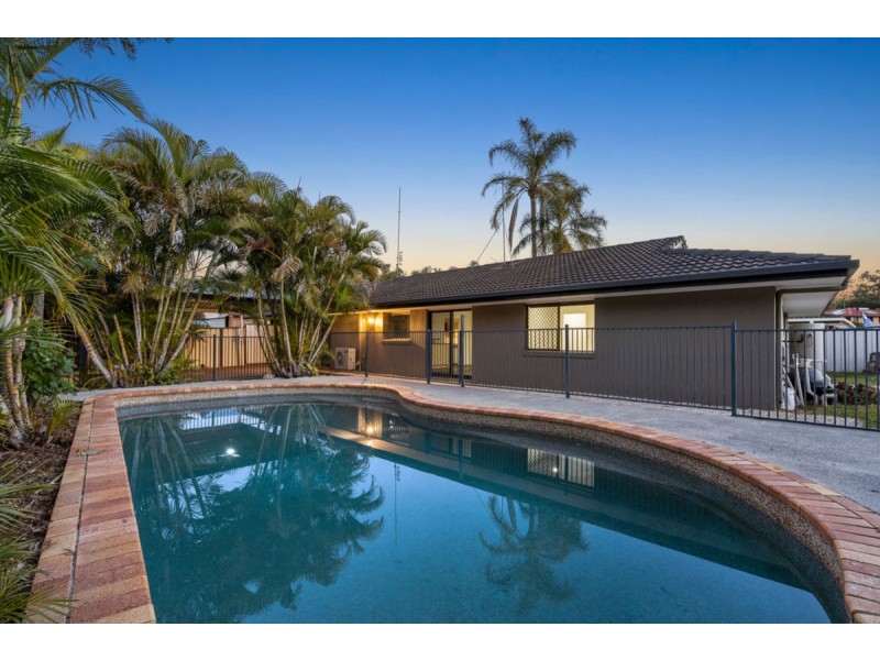 1 Calder Crescent, Helensvale QLD 4212