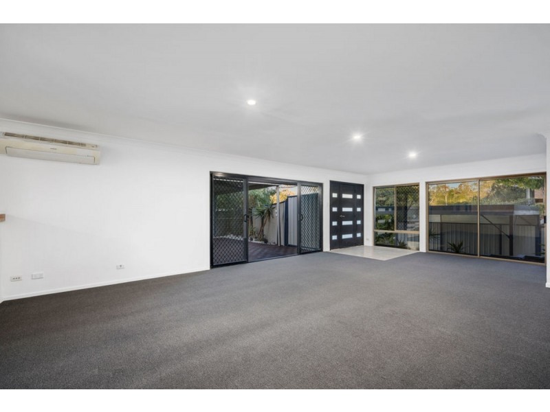 1 Calder Crescent, Helensvale QLD 4212