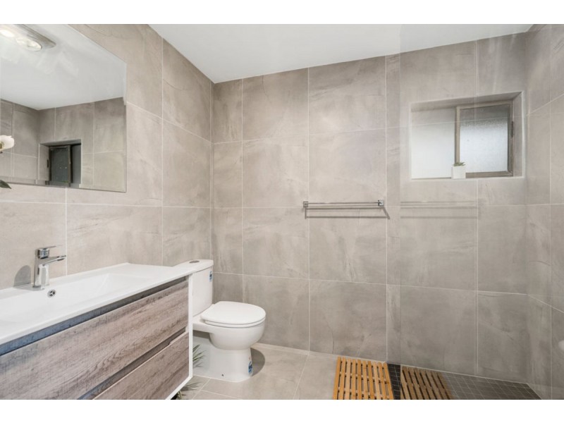 1 Calder Crescent, Helensvale QLD 4212