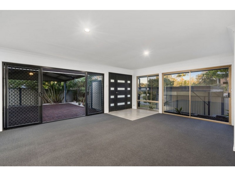 1 Calder Crescent, Helensvale QLD 4212