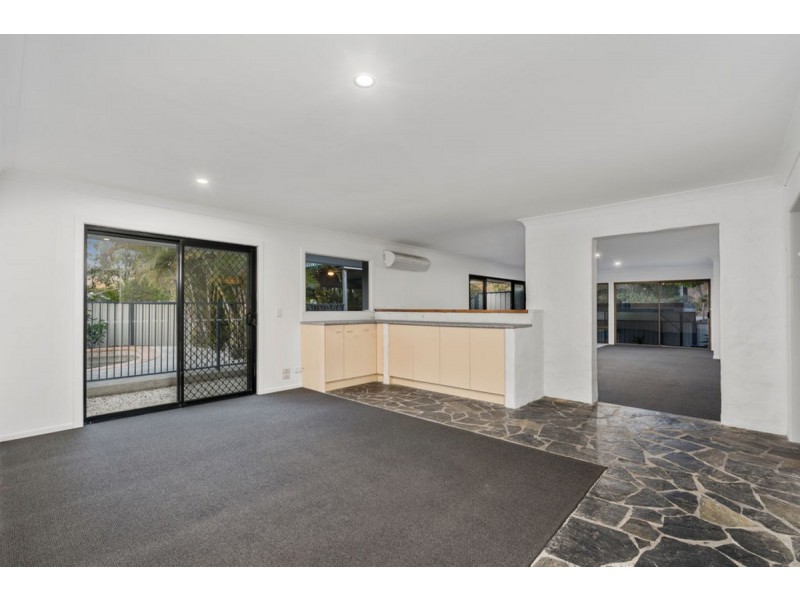 1 Calder Crescent, Helensvale QLD 4212