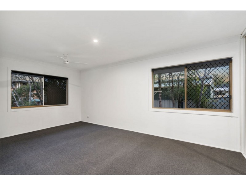 1 Calder Crescent, Helensvale QLD 4212