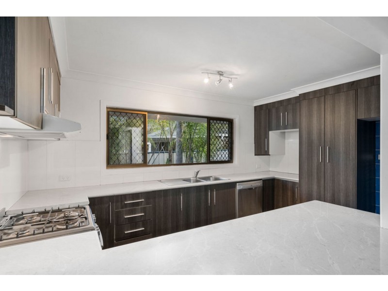 1 Calder Crescent, Helensvale QLD 4212