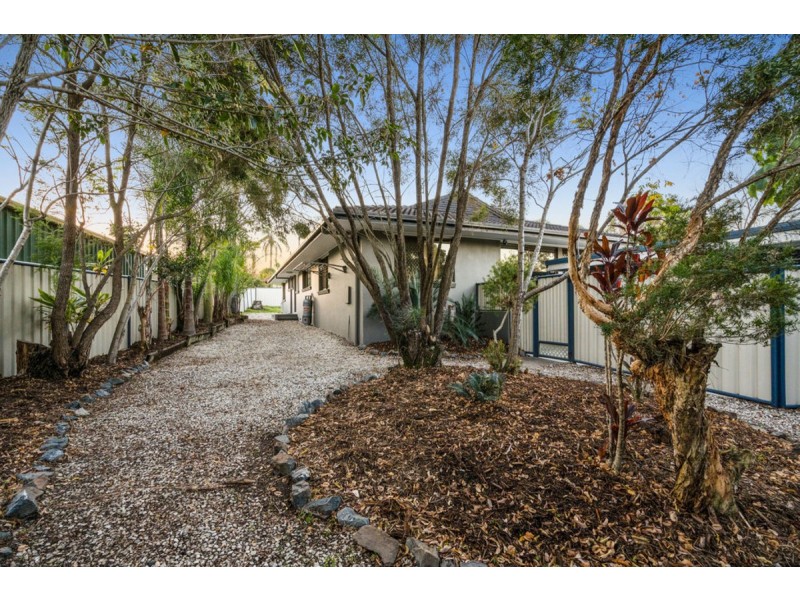1 Calder Crescent, Helensvale QLD 4212
