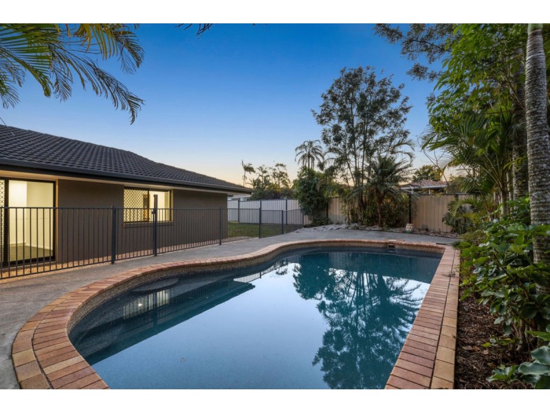 1 Calder Crescent, Helensvale QLD 4212