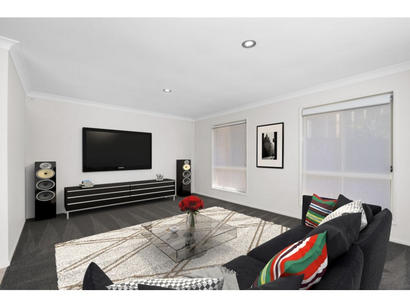 27 Howland Circuit, Pacific Pines QLD 4211