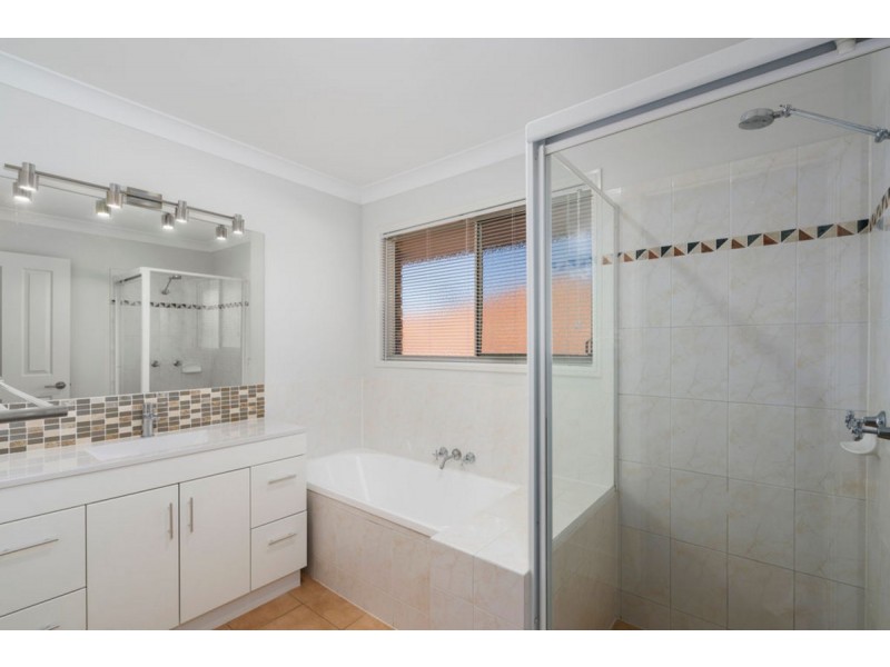 27 Howland Circuit, Pacific Pines QLD 4211