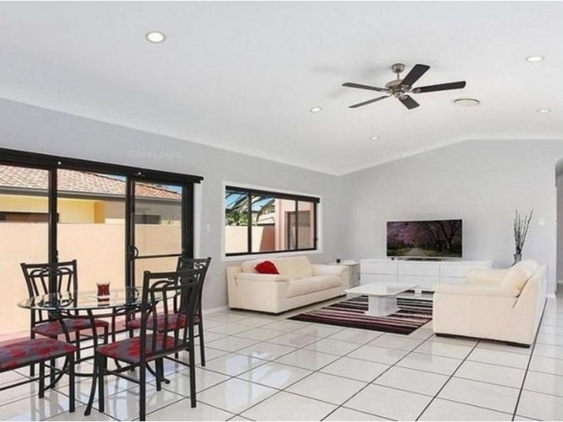 541 Oyster Cove Promenade, Helensvale QLD 4212