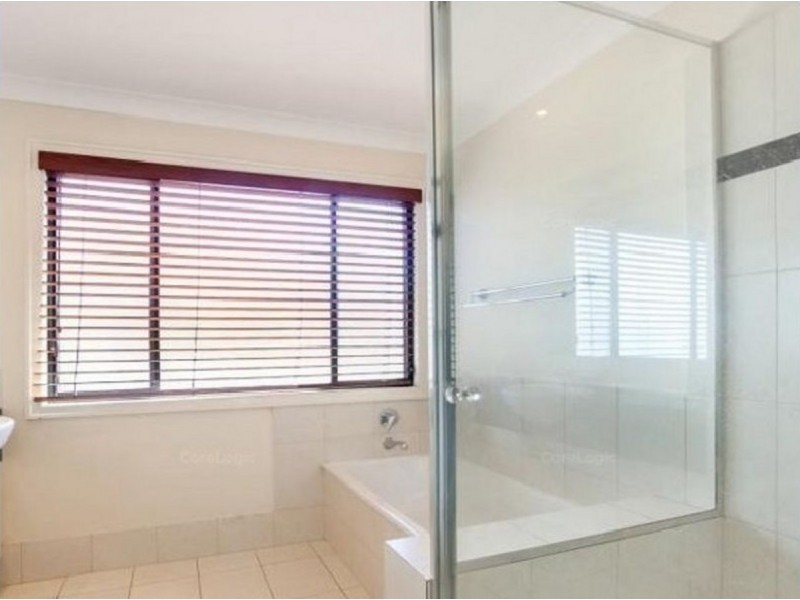 541 Oyster Cove Promenade, Helensvale QLD 4212