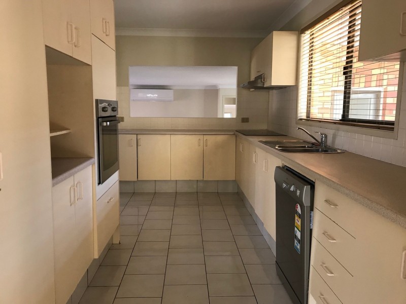 9 Peter Thomson, Parkwood QLD 4214