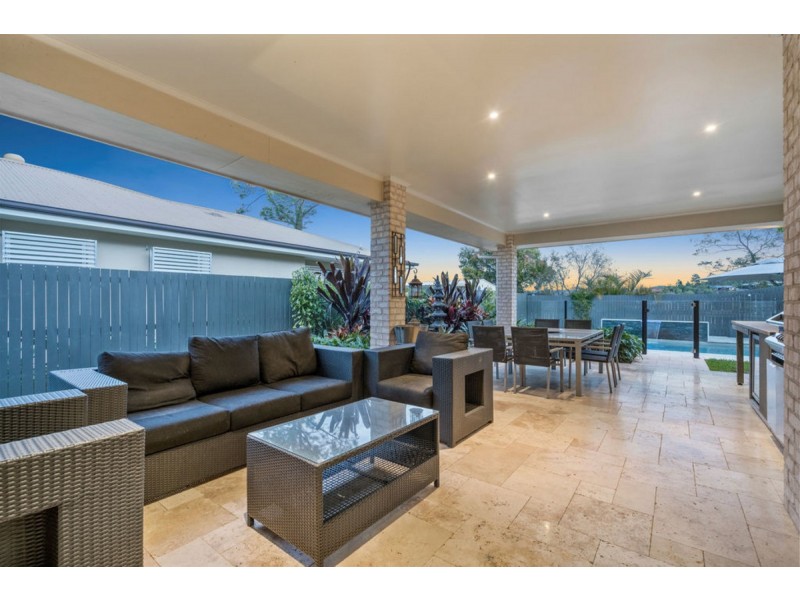 9 Flame Trees Crescent, Maudsland QLD 4210