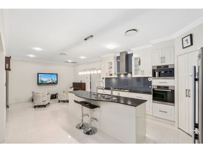 9 Flame Trees Crescent, Maudsland QLD 4210