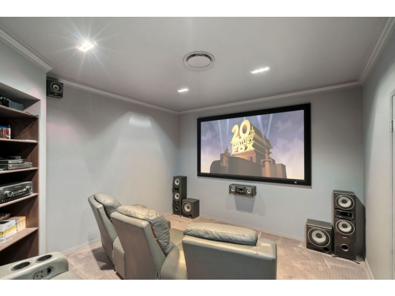 9 Flame Trees Crescent, Maudsland QLD 4210