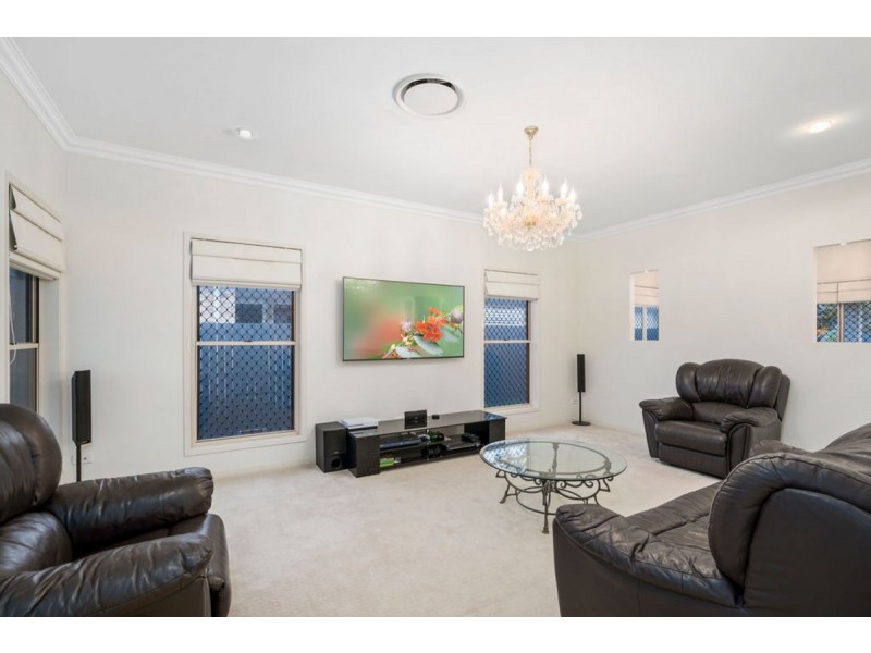 9 Flame Trees Crescent, Maudsland QLD 4210