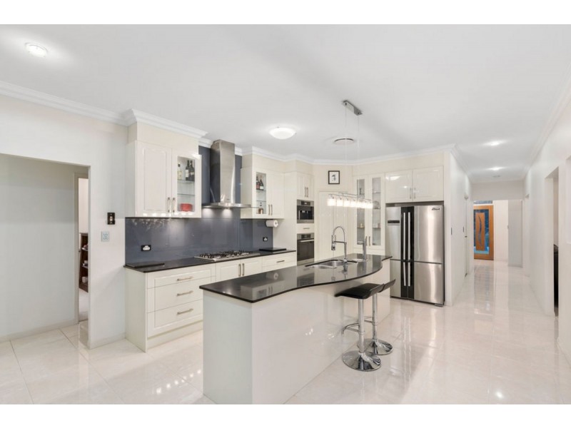 9 Flame Trees Crescent, Maudsland QLD 4210