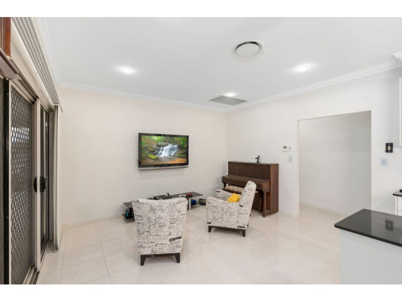 9 Flame Trees Crescent, Maudsland QLD 4210