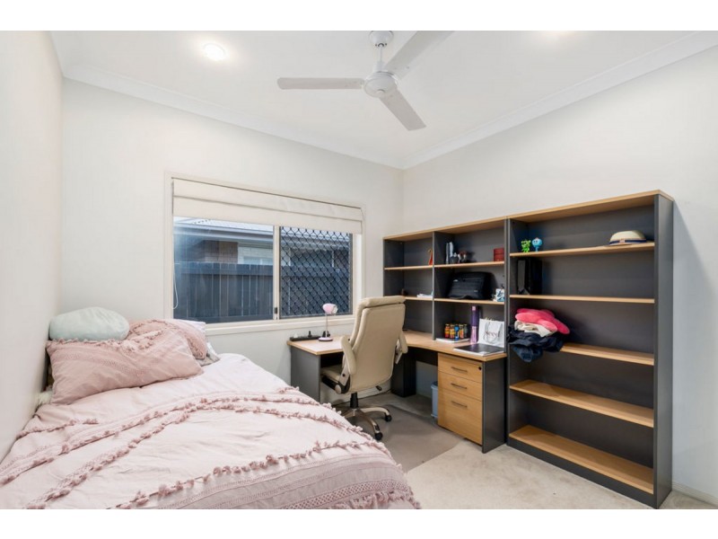 9 Flame Trees Crescent, Maudsland QLD 4210