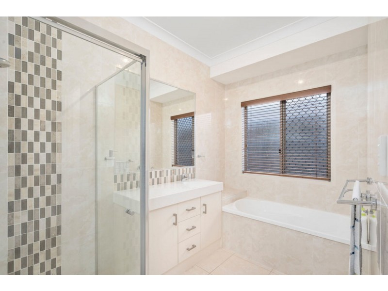 9 Flame Trees Crescent, Maudsland QLD 4210