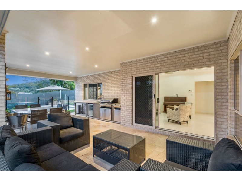 9 Flame Trees Crescent, Maudsland QLD 4210