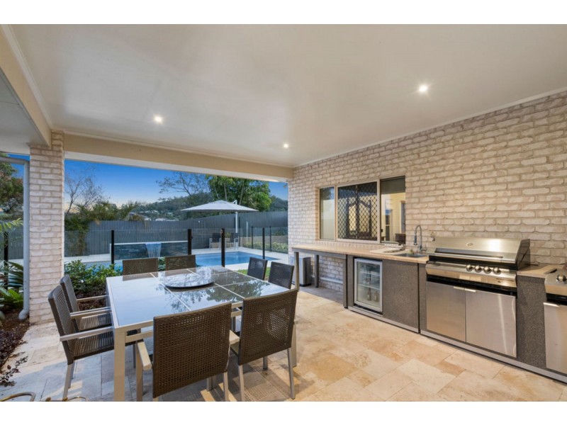 9 Flame Trees Crescent, Maudsland QLD 4210