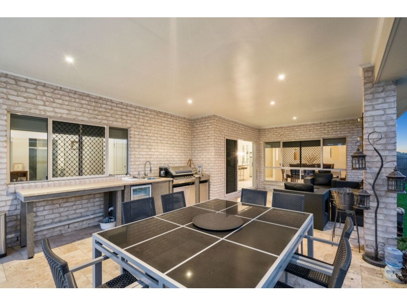 9 Flame Trees Crescent, Maudsland QLD 4210