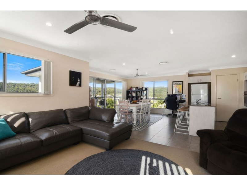 129 Wunburra Circle, Pacific Pines QLD 4211
