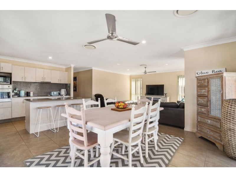 129 Wunburra Circle, Pacific Pines QLD 4211