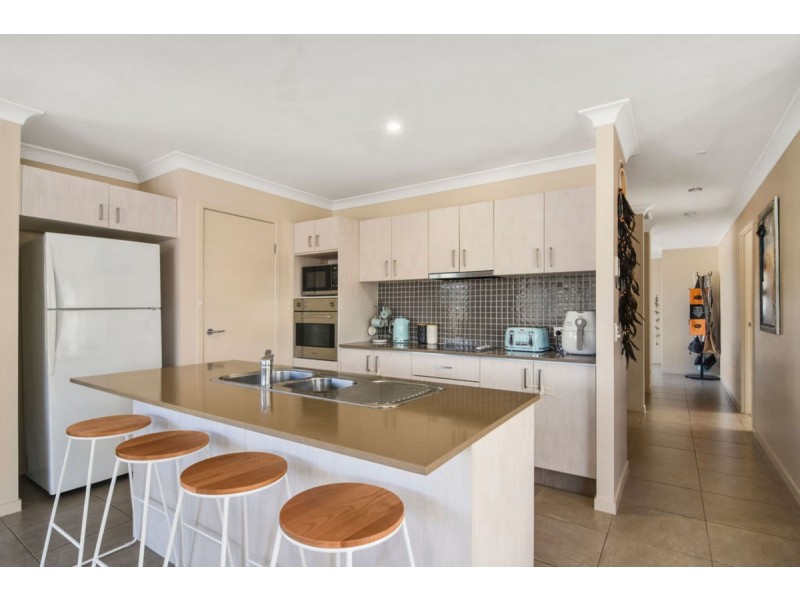 129 Wunburra Circle, Pacific Pines QLD 4211