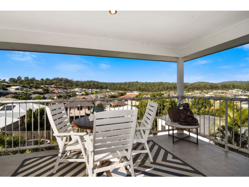 129 Wunburra Circle, Pacific Pines QLD 4211