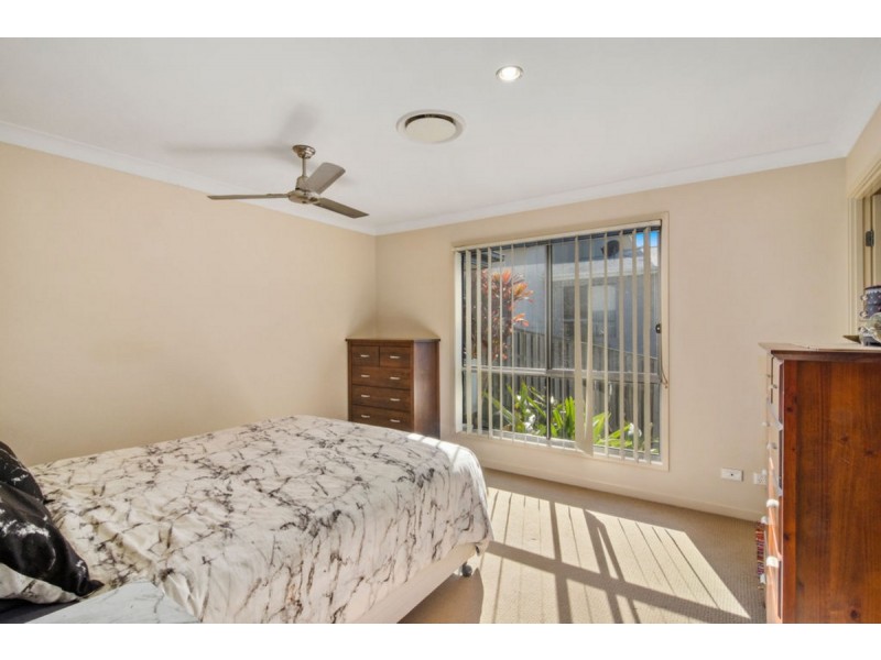 129 Wunburra Circle, Pacific Pines QLD 4211