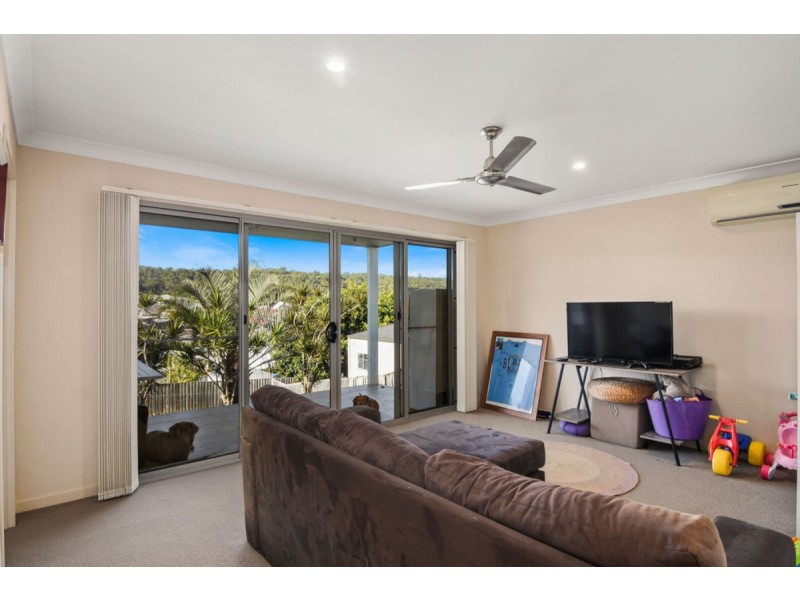 129 Wunburra Circle, Pacific Pines QLD 4211
