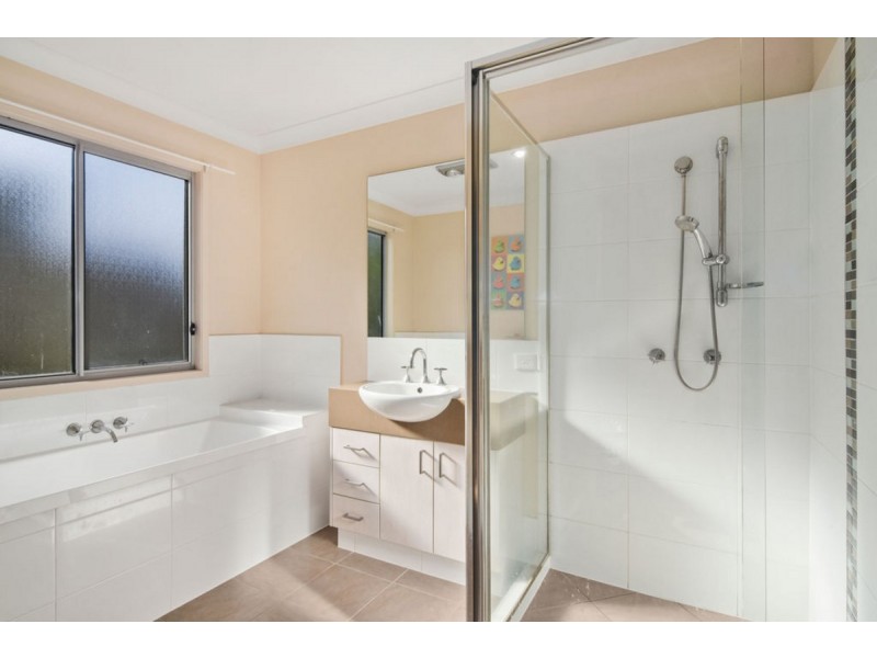 129 Wunburra Circle, Pacific Pines QLD 4211