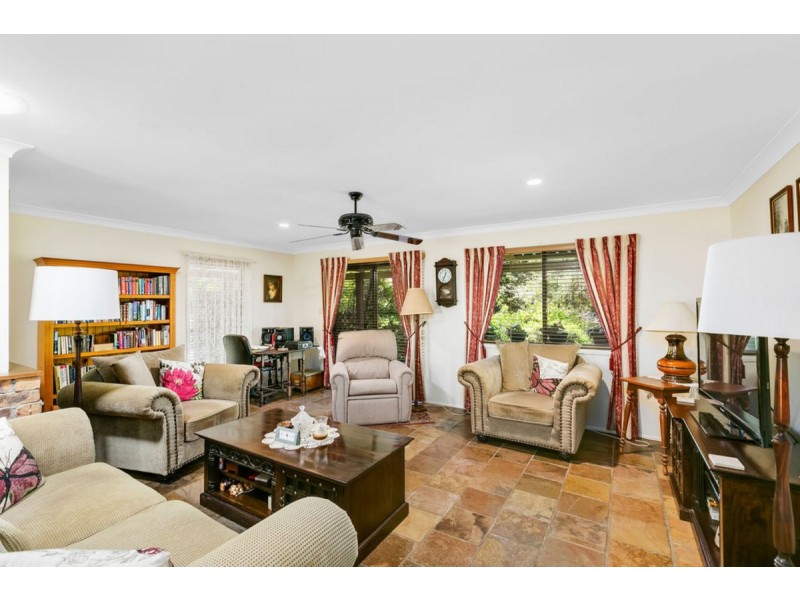 4 Atoll Court, Pacific Pines QLD 4211