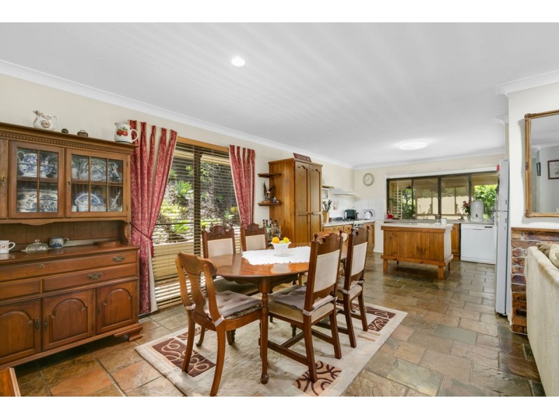 4 Atoll Court, Pacific Pines QLD 4211