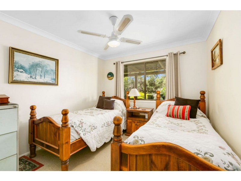 4 Atoll Court, Pacific Pines QLD 4211