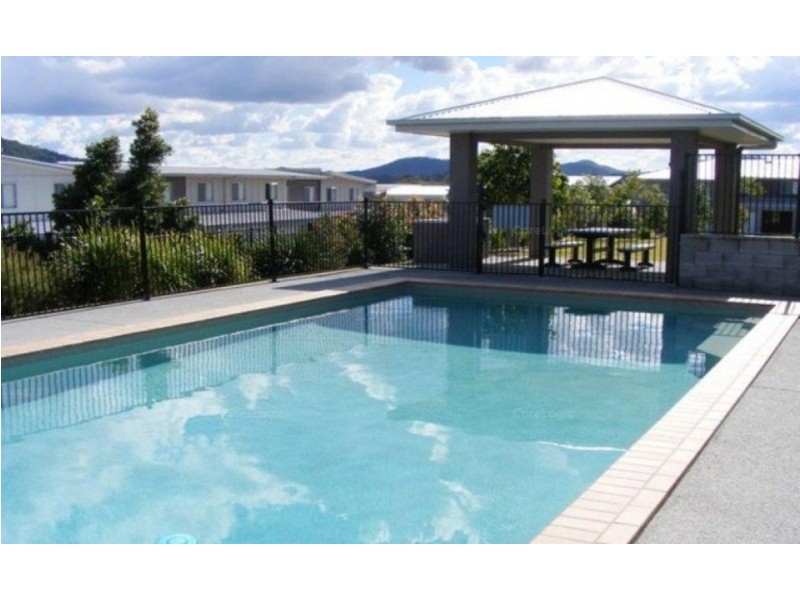 6/2 Sangster Crescent, Pacific Pines QLD 4211